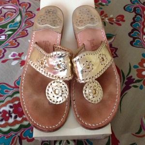 GOLD JACK ROGERS NAVAGO SANDAL. GREAT CONDITION.