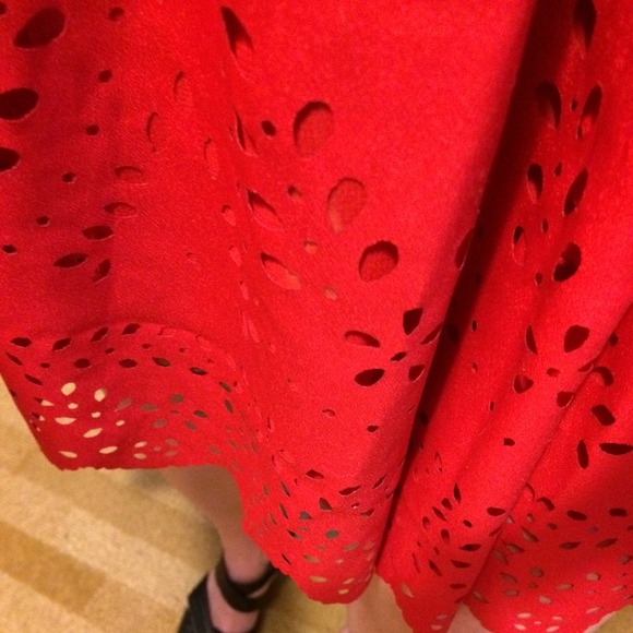 ⛔️Gifted to my Sis⛔️ Arden B. red cut out skirt - Picture 3 of 4