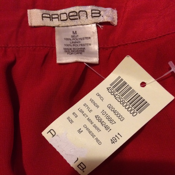 ⛔️Gifted to my Sis⛔️ Arden B. red cut out skirt - Picture 4 of 4