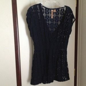 Lacy top juniors size medium