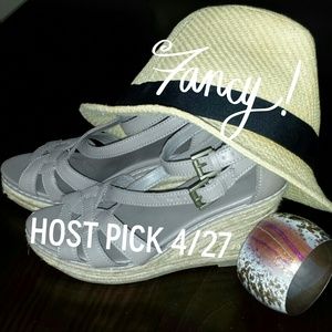 *Host pick* 4/27 Tan Old Navy wedges