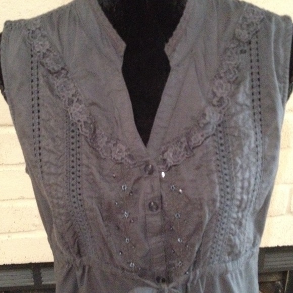 **SOLD IN BUNDLE** Old Navy dark grey top - Picture 2 of 4