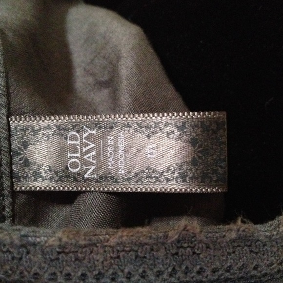 **SOLD IN BUNDLE** Old Navy dark grey top - Picture 4 of 4