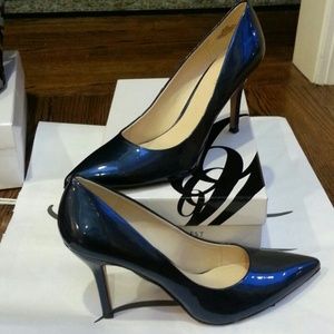 Gorgeous Nine West Navy Patent Leather Pumps