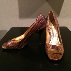 BCBG brown heels