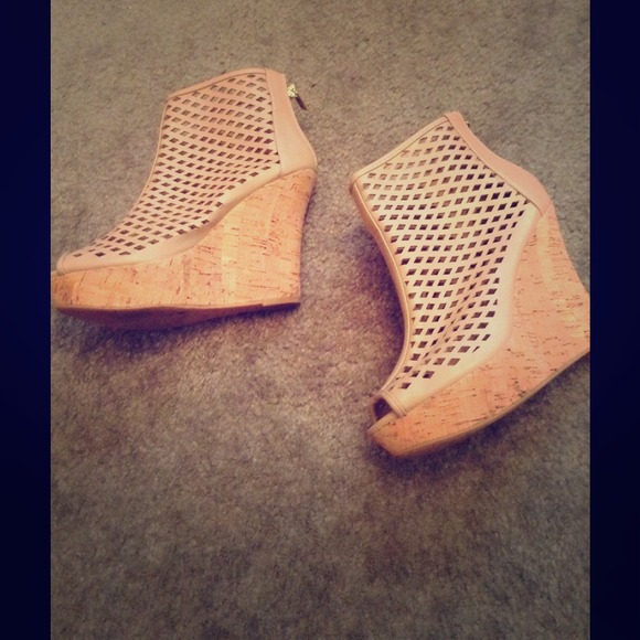 Shoes - ✂️PRICE CUT Nude Laser Cut Cork Ankle Boots