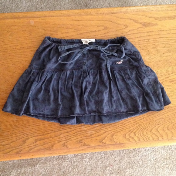 TWO Hollister mini skirts!! - Picture 2 of 5