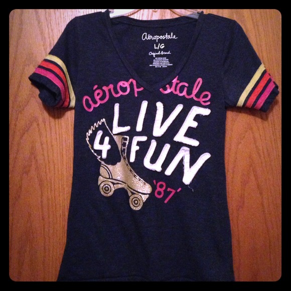 Aeropostale graphic tee!
