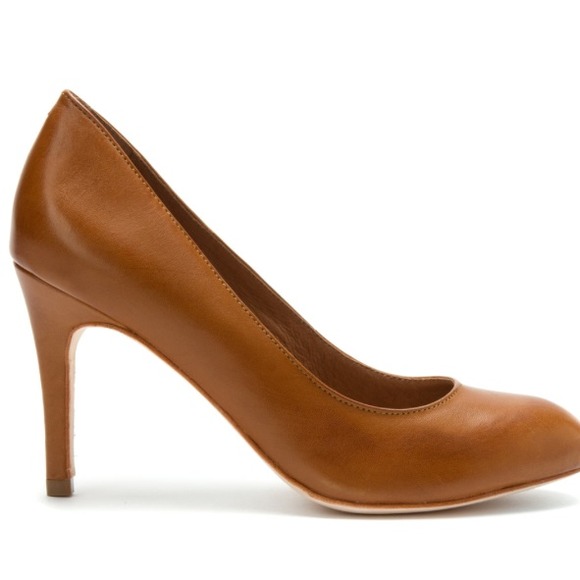 Beautiful cognac brown corso como heals