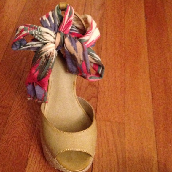 SOLD Levity nude platform heels with ties SOLD - Picture 2 of 4