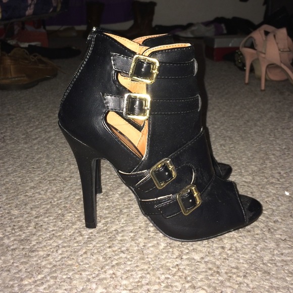 Gold Buckle Open Toed Booties (5 1/2) - Picture 4 of 4