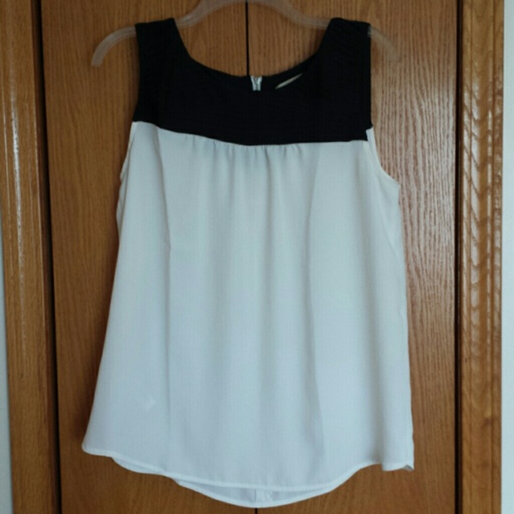 Beautiful Summer top - Picture 2 of 2