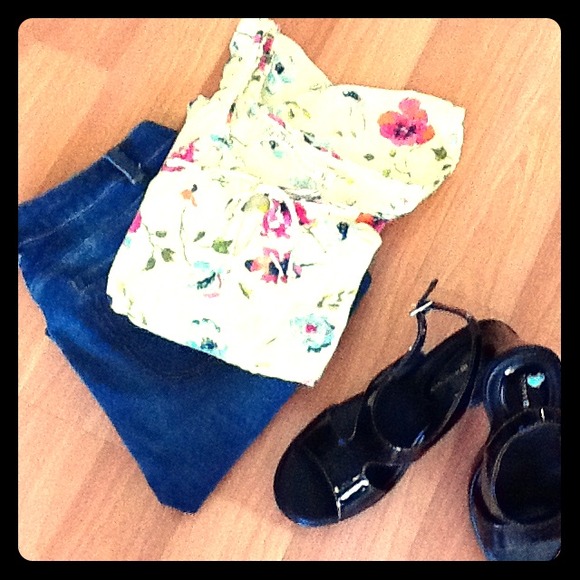 A flowery blouse!