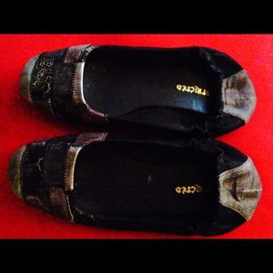 Multi colored flat shoes