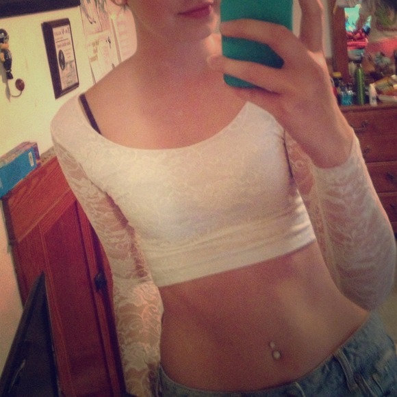 Wet Seal Long Sleeve Creme Lace Crop Top - Picture 1 of 1