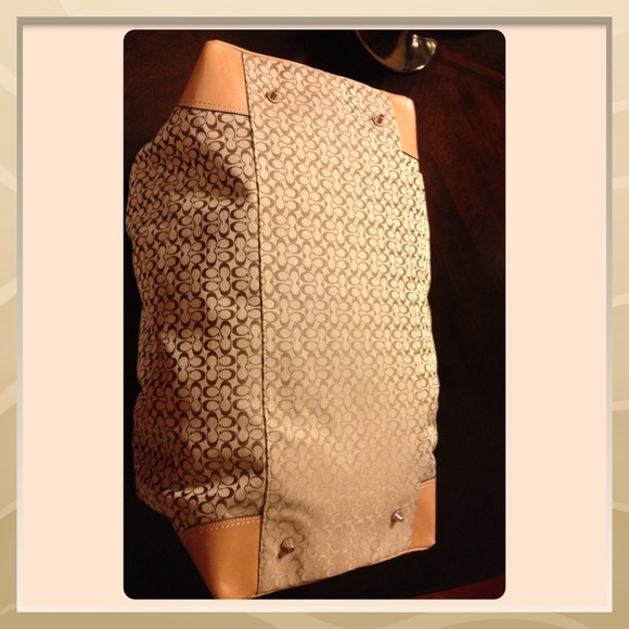 ⛔️SOLD LOCALLY⛔️🌼NWT Coach Signature Cabin Bag🌼 - Picture 2 of 4