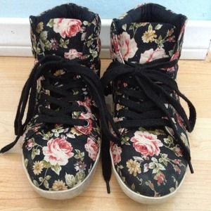 Floral Sneakers 💐