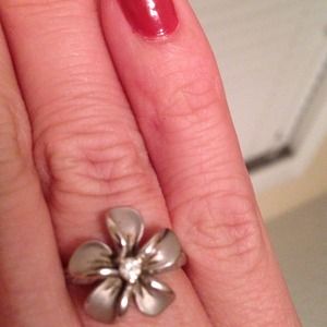 Beautiful Na Hoku White Gold Plumeria Diamond Ring