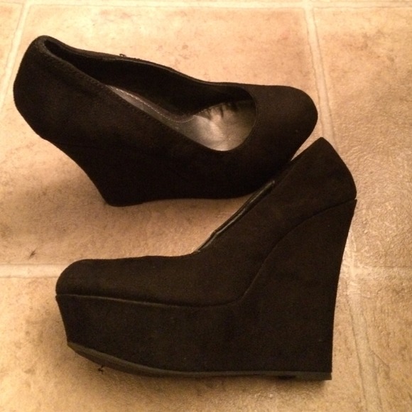 Black suede like platform heels