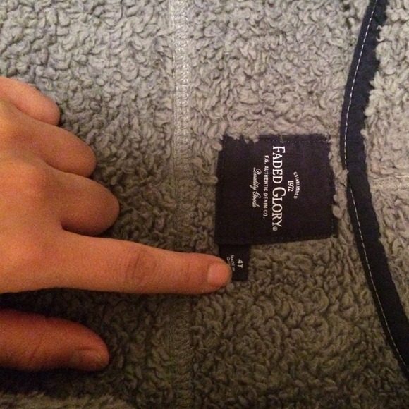 4T Hoodie excellent condition - Picture 3 of 4