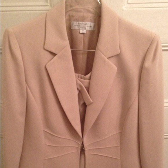 NWT Beige Tahari suit