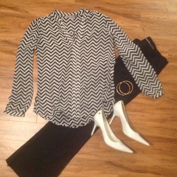Chevron black and white blouse