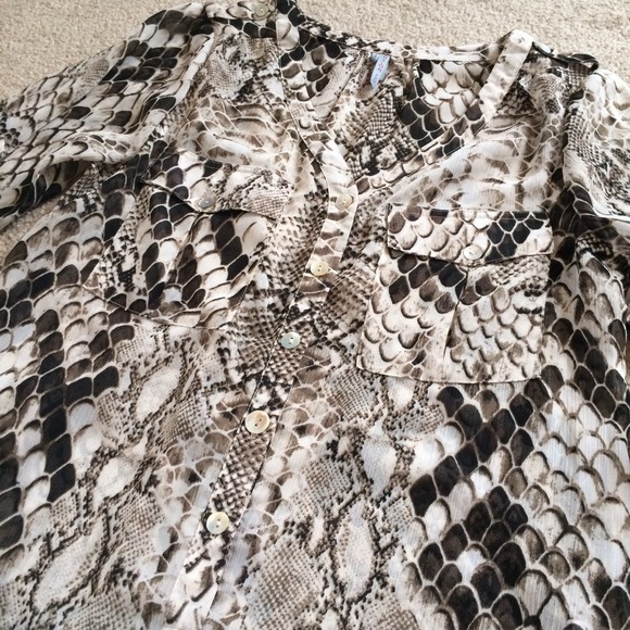 shiloh 770 python button down top - Picture 3 of 4