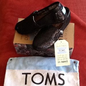 Classic Black Glitter shoes!!