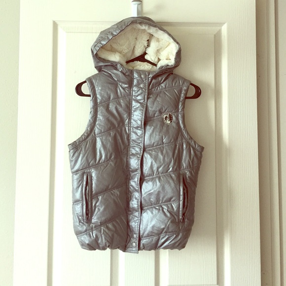 American Eagle Outfitters Jackets & Blazers - 🎁SALE🎁 Silver Puffer Vest 💜