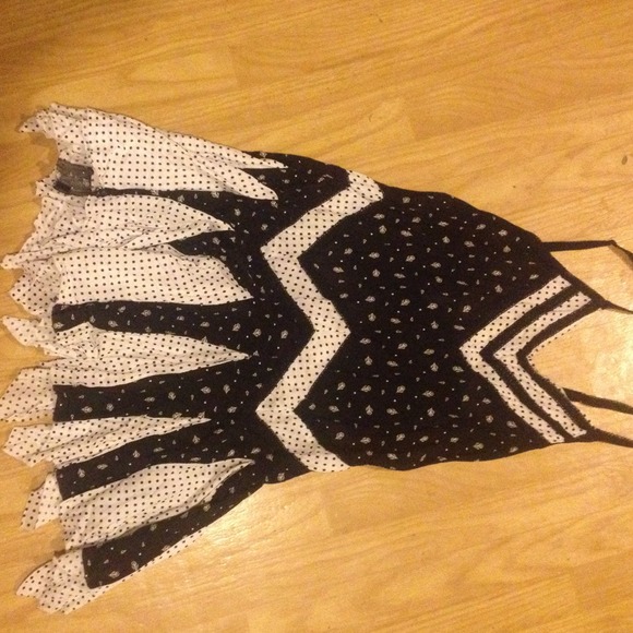 Sold💰FP Black & White Slip