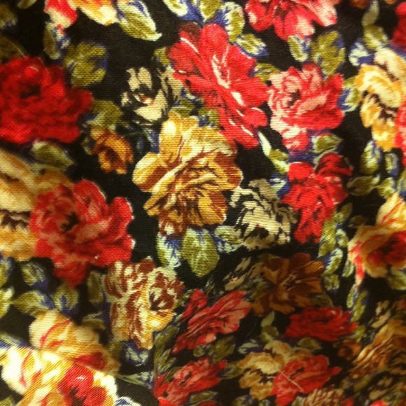 *SOLD ON VINTED* Floral skater skirt. - Picture 2 of 3