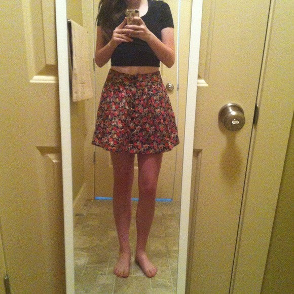 *SOLD ON VINTED* Floral skater skirt. - Picture 3 of 3