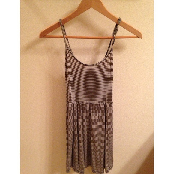 BRANDY MELVILLE NORA dress