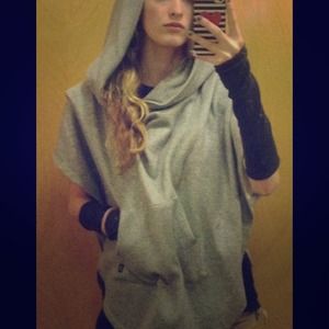 SOLD ✨ Hooded Gray Casual Poncho