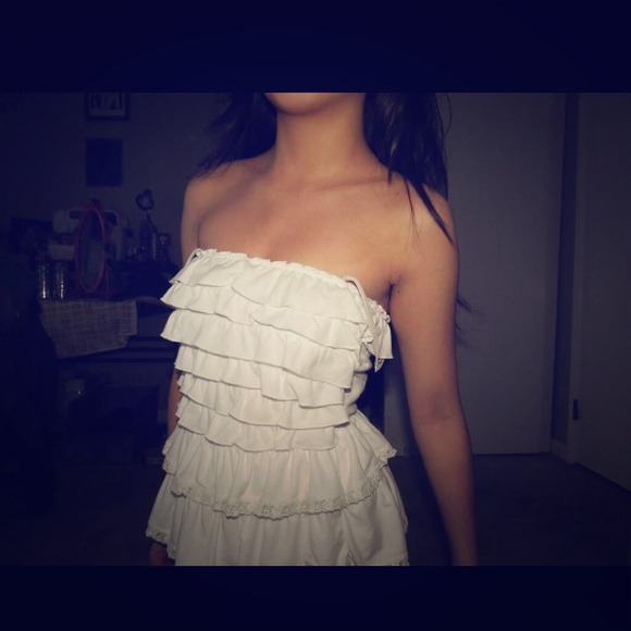 Abercrombie & Fitch Tops - Abercrombie Strapless White Ruffled Shirt Top