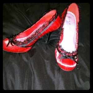 RED HEELS