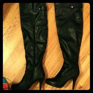 BLACK THEIGH HIGH BOOTS