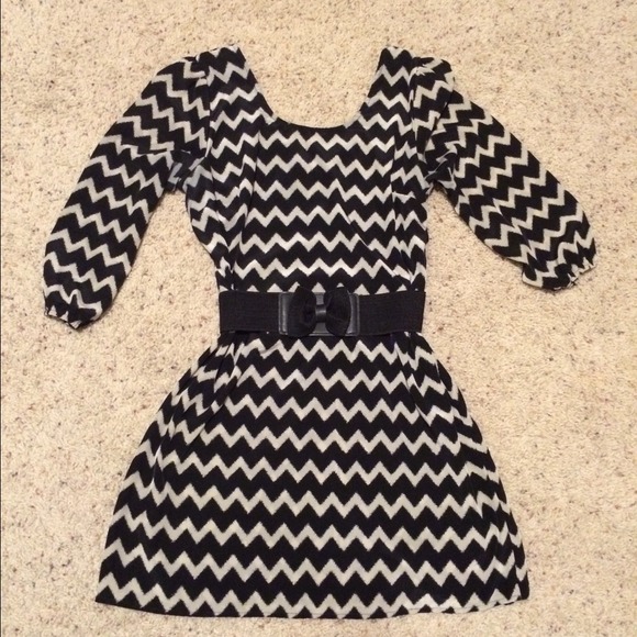 🚫Sold🚫Chevron print dress Jr Large - Picture 2 of 4