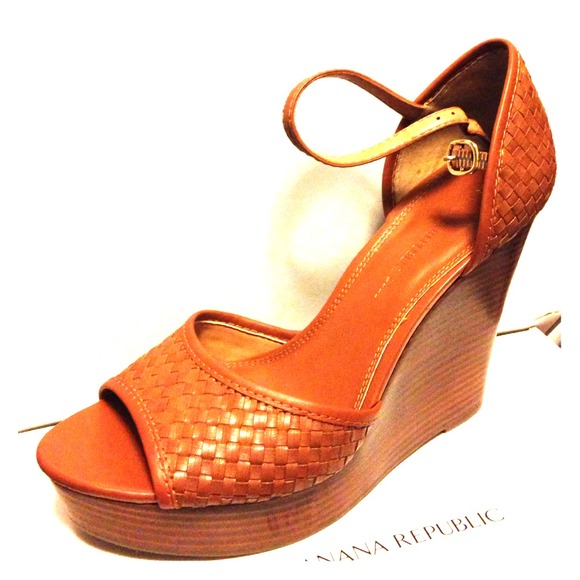 Banana Republic  ||  weave wedge