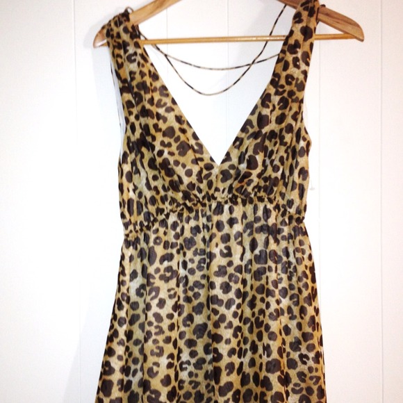 la rok Dresses & Skirts - So cute leopard dress . Used