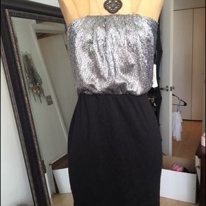 NWT Forever 21 Strapless Loose Fit Black Metallic Silver Mini Dress Size Small
