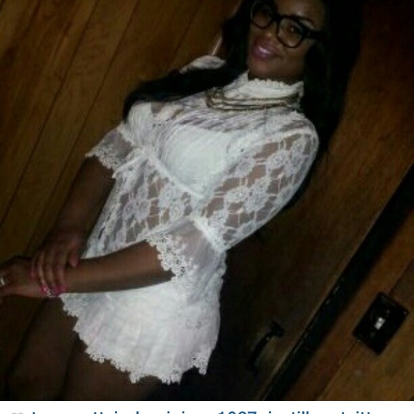 ❗️SOLD❗️White lace top - Picture 2 of 3