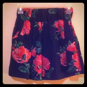 Floral print short skirt