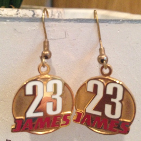 🎉Lebron James🎉Cleveland Cavs🎉earrings - Picture 2 of 4