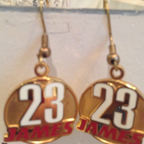 🎉Lebron James🎉Cleveland Cavs🎉earrings - Picture 3 of 4