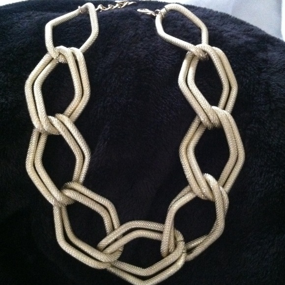 Jewelry - Gorgeous large gold link necklace