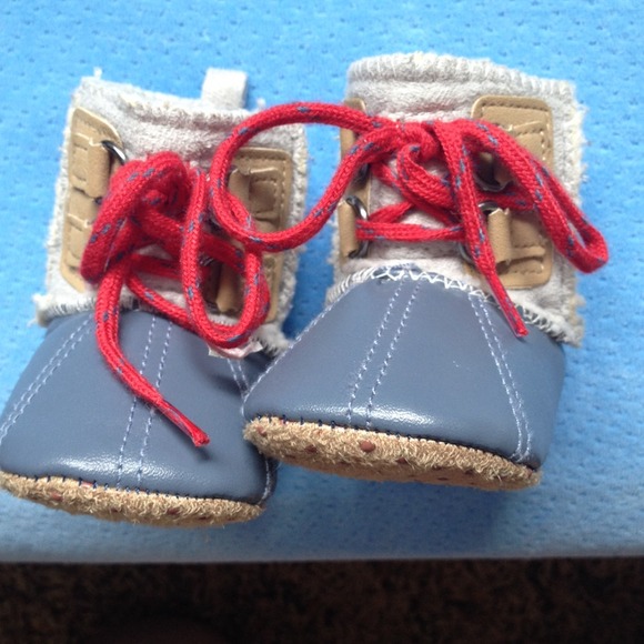 Old Navy infant boots - Picture 2 of 2