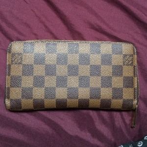 SOLD Louis Vuitton Damier Zippy Wallet