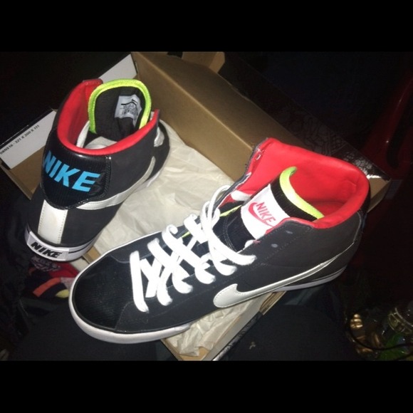 Black high top Nike shoes