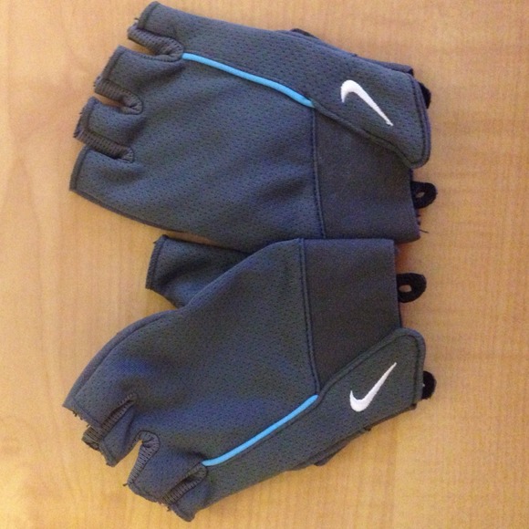 Nike workout gloves